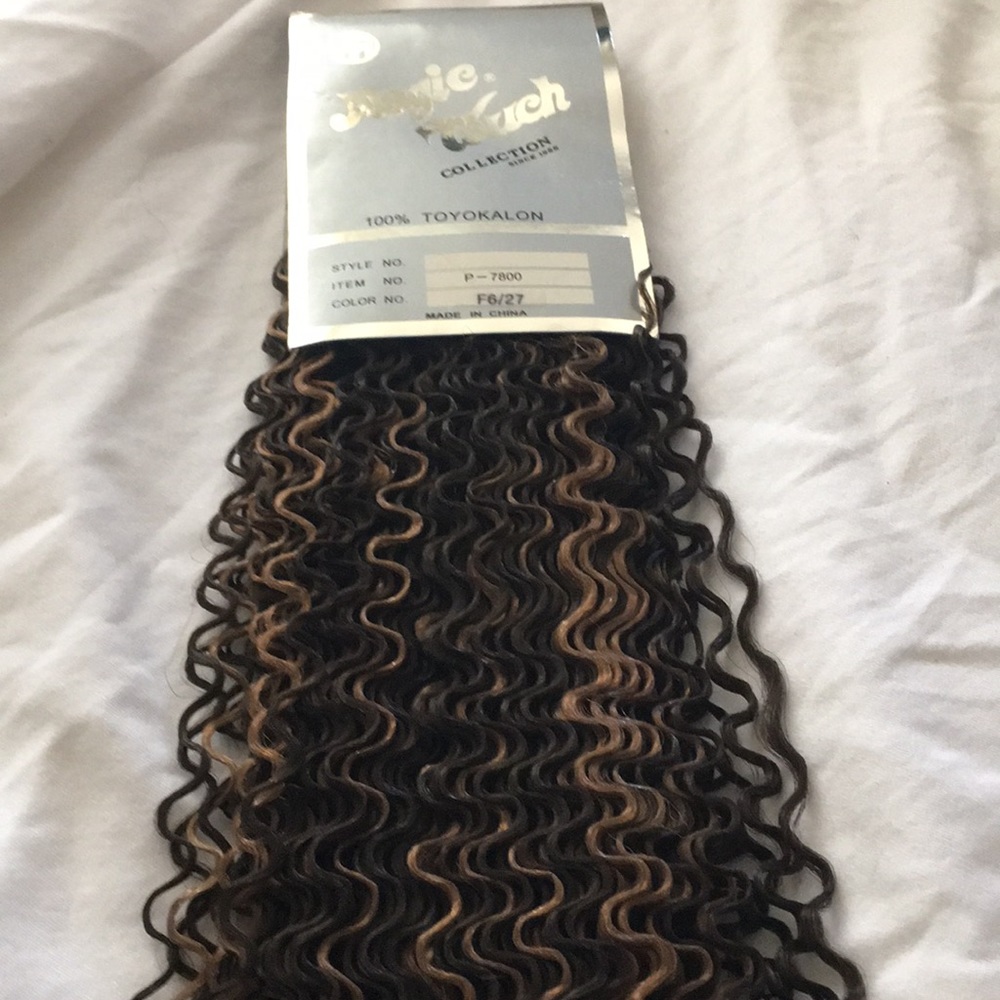 22” synthetic hair piece.